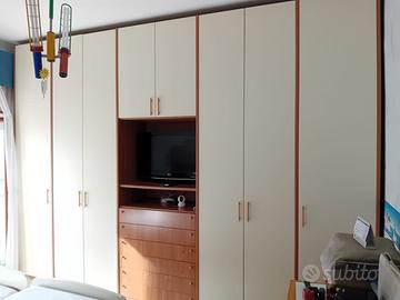 Armadio modulare con vano tv e cassettiera - 400€