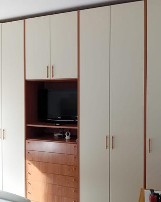 Armadio modulare con vano tv e cassettiera - 400€
