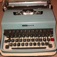 Macchina da scrivere Olivetti