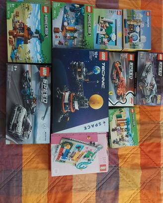 varie scatole Lego vuote