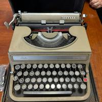 Macchina da Scrivere OLIVETTI “STUDIO 42”