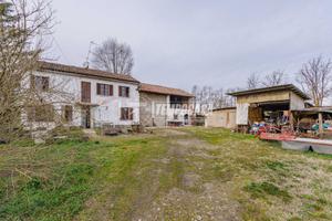 SOLUZIONE INDIPENDENTE CON AMPIO GIARDINO E TERREN