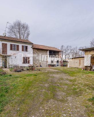 SOLUZIONE INDIPENDENTE CON AMPIO GIARDINO E TERREN