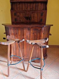 Angolo Bar Noce con Credenza, Bancone e 2 sgabelli