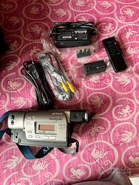 videocamera vintage Sony Handycam CCD-TR427E.