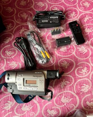 videocamera vintage Sony Handycam CCD-TR427E.