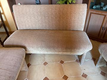 5 divani porltroncine , 3 tavoli in legno