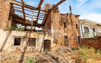RUSTICO INDIPENDENTE CON GIARDINO PRIVATO DA RISTR