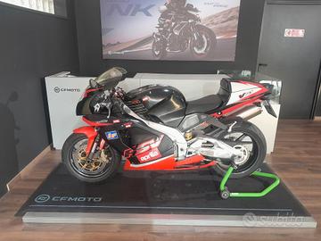 Aprilia RSV 1000 R