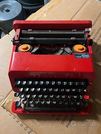 Macchina da scrivere Olivetti Valentine