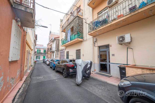 Trilocale oltre accessori. buono stato. zona viale