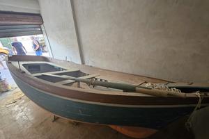 Barca tradizionale in legno di mogano