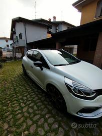 Renault Clio RS Trophy 220 CV – Serie limitata 