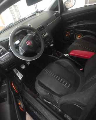 Auto Grande punto sport