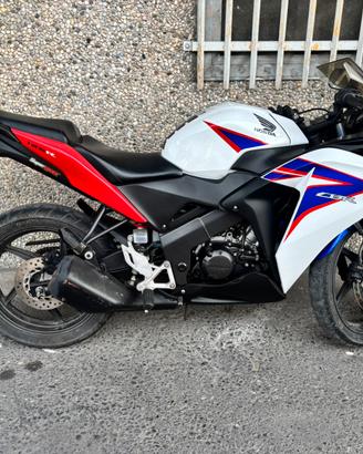 HONDA CBR 125 2011