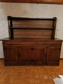 Credenza in legno massello con alzata e ante