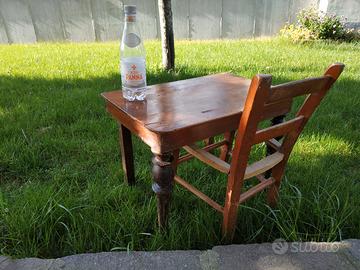 Antico mobile miniatura tavolo con sedia