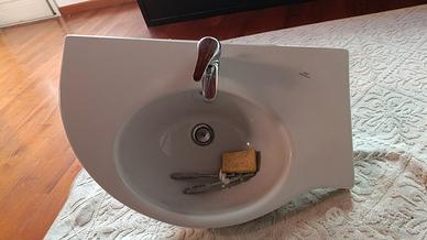 lavandino e wc in ceramica