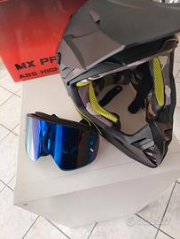  casco e mascherina come da foto