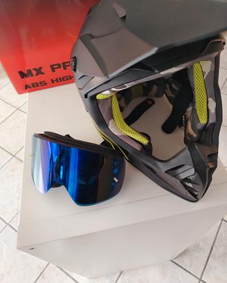  casco e mascherina come da foto