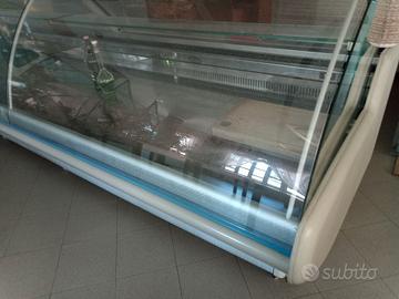Banco frigo con vetrina