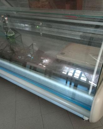 Banco frigo con vetrina