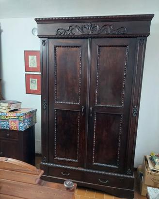 Armadio in legno massello