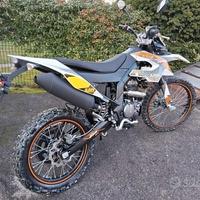 Um DSR 125 ENDURO MOTORE APRILIA