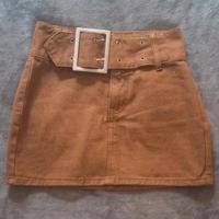 minigonna in denim marrone con cinturone