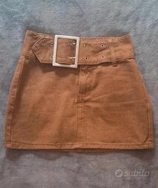 minigonna in denim marrone con cinturone