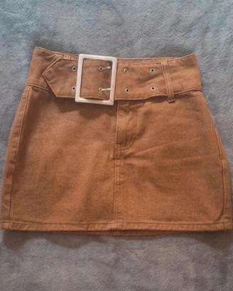 minigonna in denim marrone con cinturone