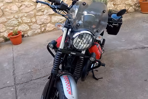 moto Guzzi v9 bobber 