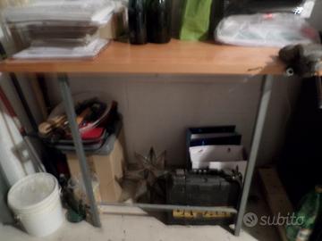 Tavolo da lavoro con morsa