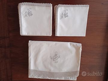 Tovaglia ricamata in ecru