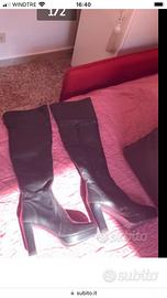 2 paia scarpe Guess e stivali Les Parisiennes