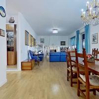 Pentalocale ristrutturato con Terrazzi e DUE Box!