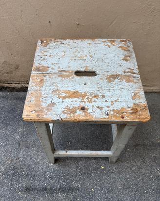 sgabello in legno 