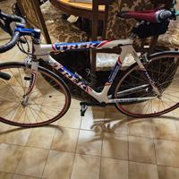Bicicletta da corsa trek united postale