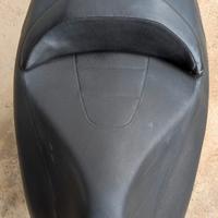 Sella nera Piaggio Beverly 125, 300, 350 led