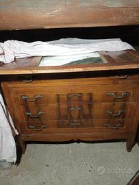 Comò e cassettiera in noce, comodina e credenza
