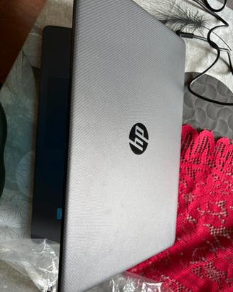 Laptop economico per studio, navigazione e lavoro