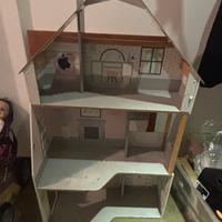 Casa bambola di legno