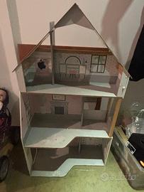 Casa bambola di legno