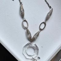 Collana lunga con pendente cristallo