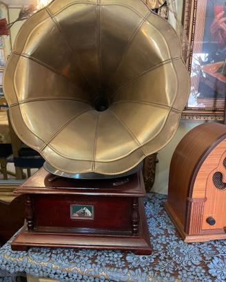 GRAMMOFONO VINTAGE CON TROMBA IN OTTONE