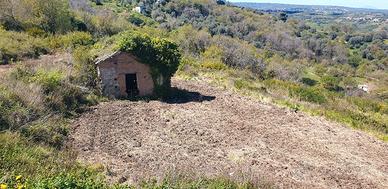 Terreno con rustico vista mare