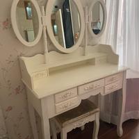 Specchiera trucco  con sgabello