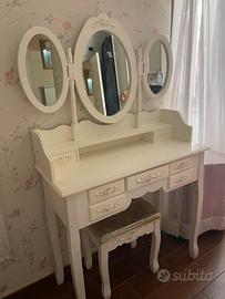 Specchiera trucco  con sgabello