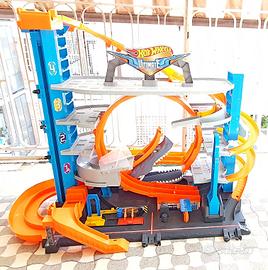 HotWheels Ultimate Garage pista Squalo + macchine
