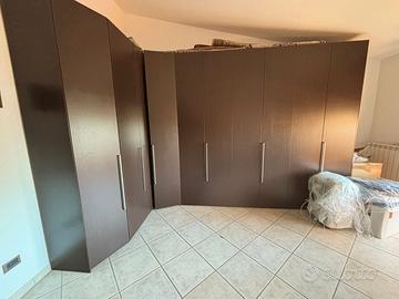 Armadio angolare 10 ante